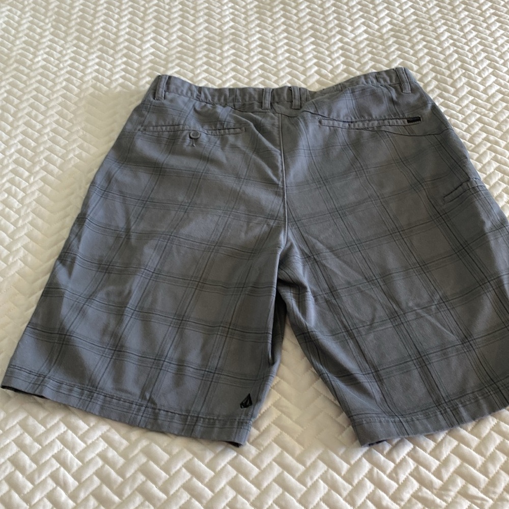 Volcom Mens 36 shorts - Picture 4 of 6